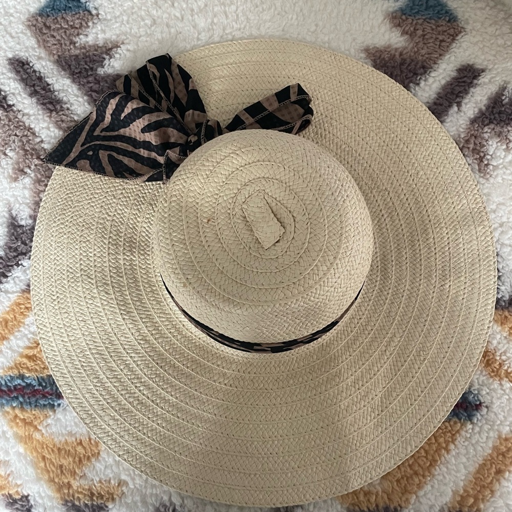 Leopard Beach Hat